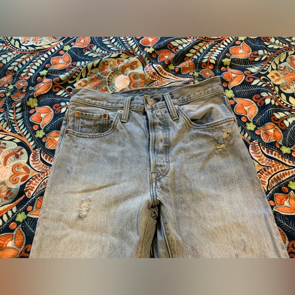 Levi’s 501 Light Wash Distressed Skinny Jeans - Picture 5 of 8